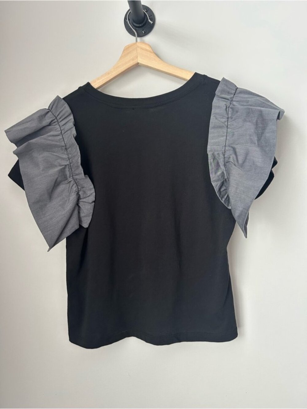NÜ Ruffle Sleeve Tee - Picture 2 of 5